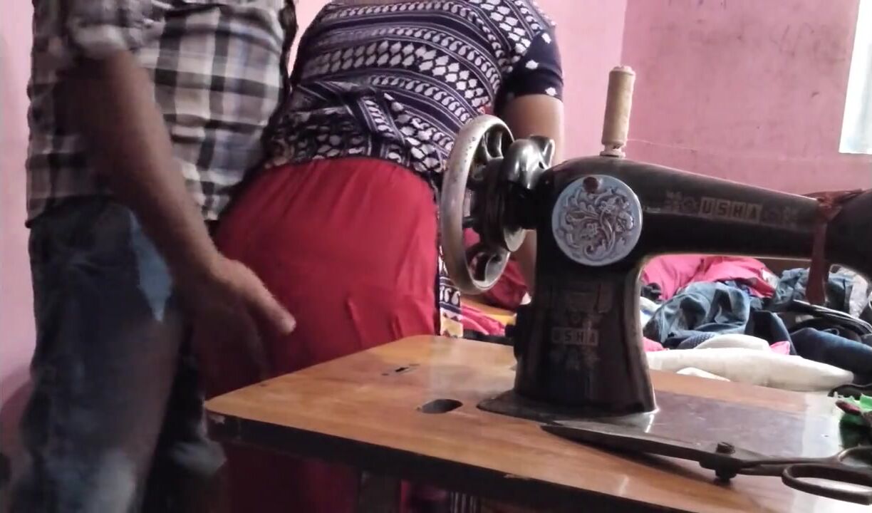 Indian Tailor bang 18 Year Old Mumbai Girl pussy After School In desi mms video
