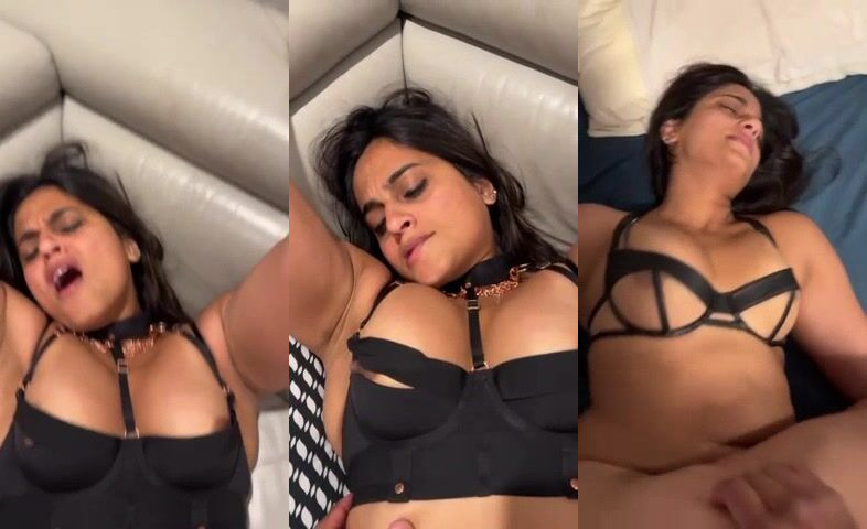 Horny Indian Aunty Enjyoing Fucking