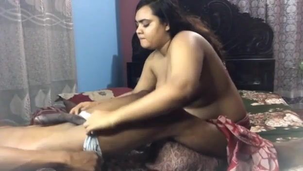 Desi Bengali Bhabhi Giving Best Blowjob to Lover