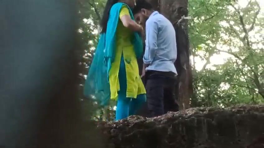 Hidden Recorded Lovers Standing Fuck Indian Outdoor Sex Video