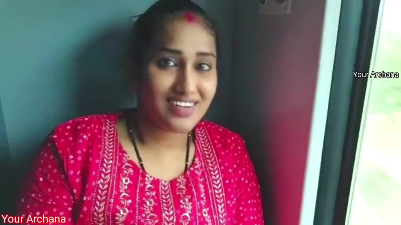 Indian Village Bhabhi Getting Fucking in Runnig Train Desi MMS Porn